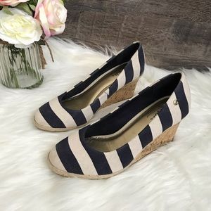 Life Stride costume casual wedges.